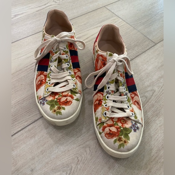 Gucci Floral Canvas Sneakers.  38.5 - Picture 2 of 7